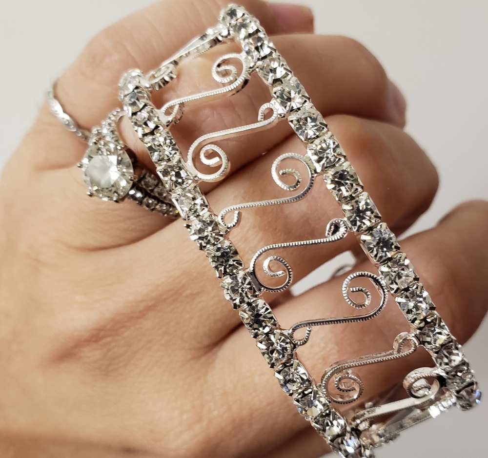 NWOT! Rhinestone Openwork Stretchy Bracelet
